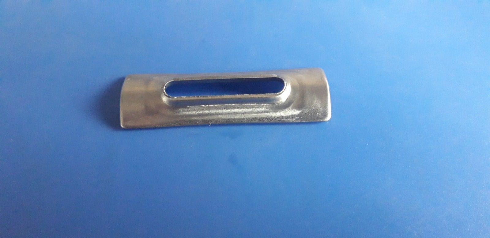 Automotive suspension component bracket with advanced forming techniques for optimal performance